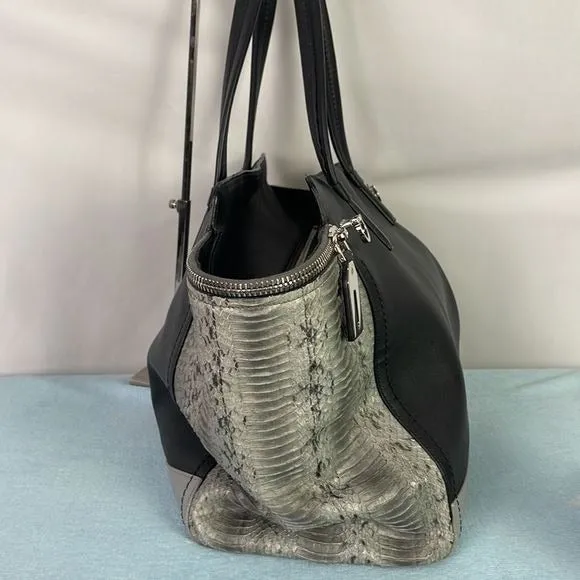 SALVATOREFERRAGAMOLARGE BLACK LEATHER AND GREY SNAKE BAG