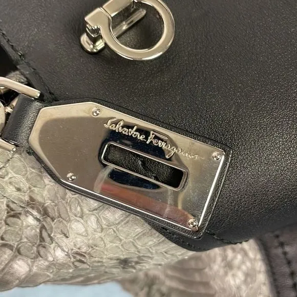 SALVATOREFERRAGAMOLARGE BLACK LEATHER AND GREY SNAKE BAG